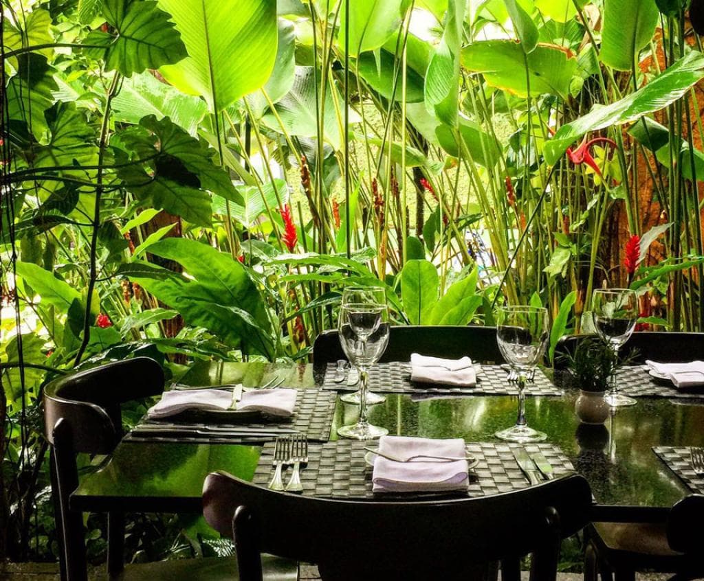 Ambiente do restaurante Ogan, em Camburi