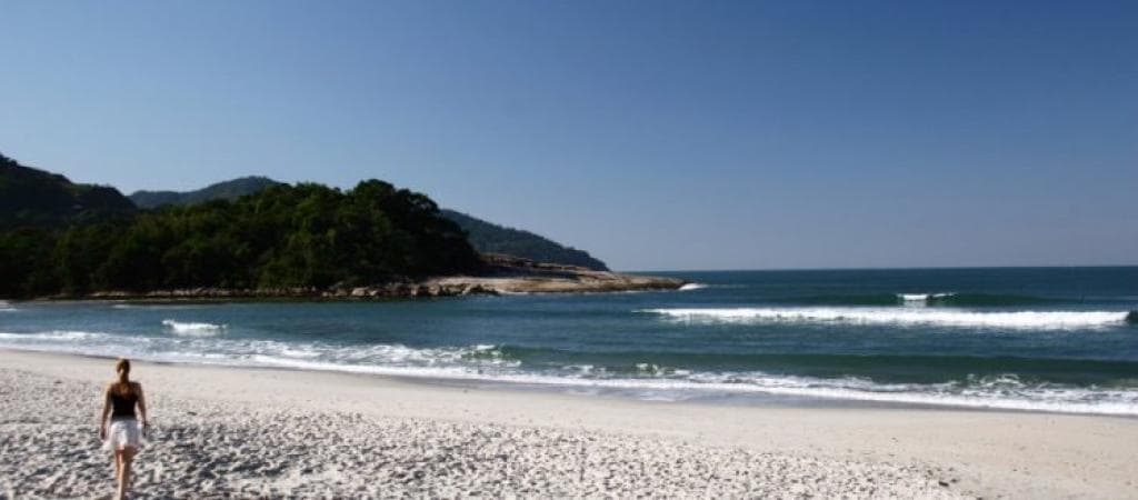 Praia de Camburi vista da areia
